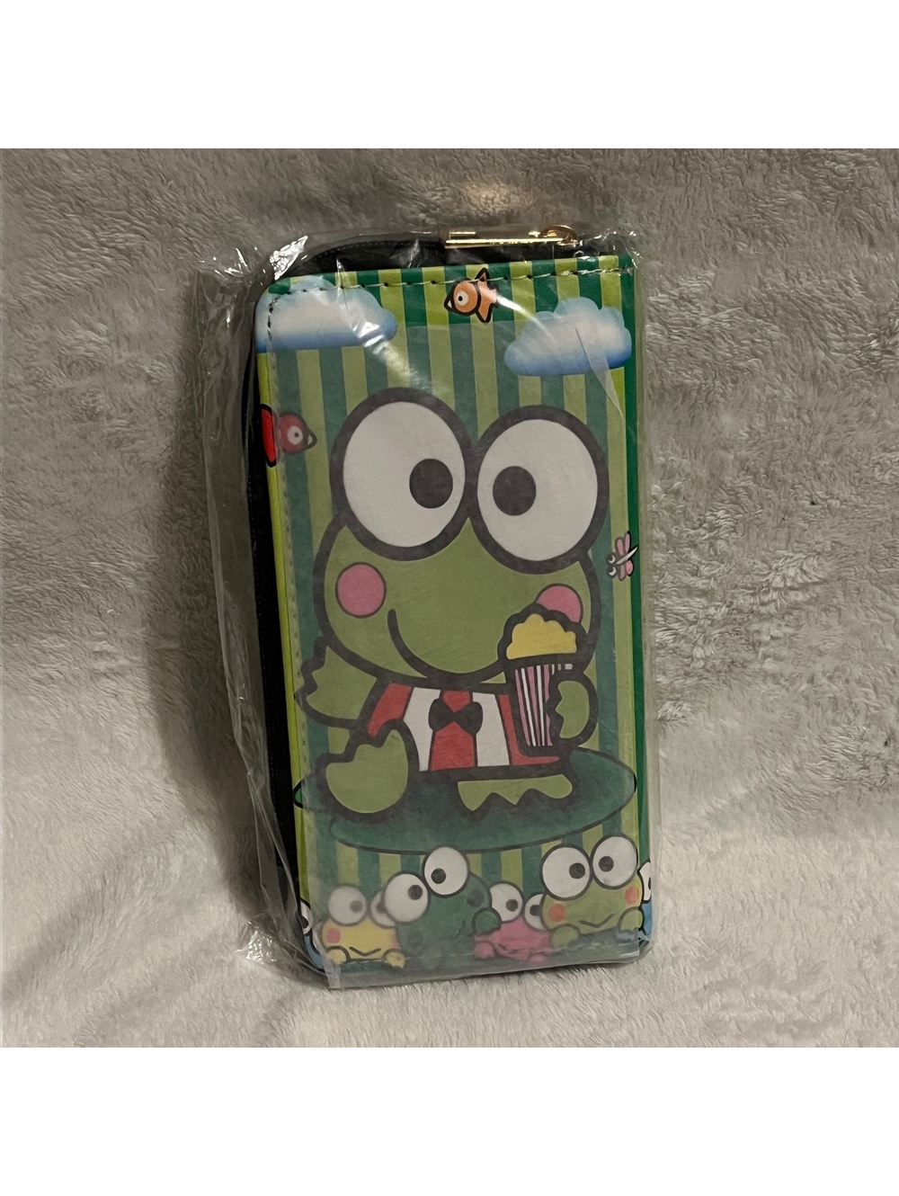 Kerokerokeroppi green striped zip wallet